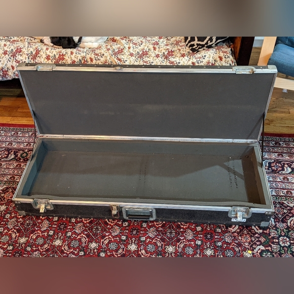 Yamaha pf10 electronic piano with J.H. Sessions and Son road case - Picture 8 of 9